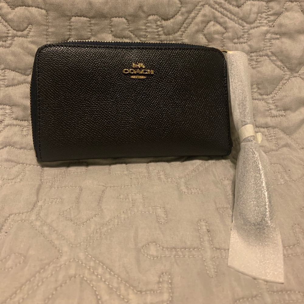 🌟NWT🌟 Coach wristlet Midnight Navy